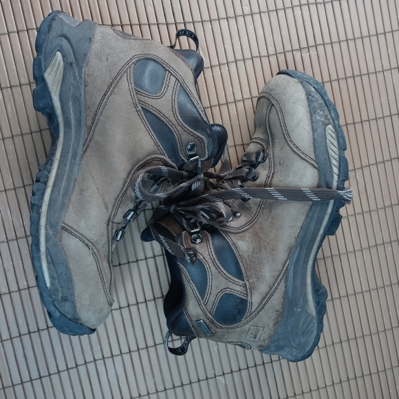 REI 7909 women's sz 10. Waterproof insulated leather hiking boots. Vibram sole. - Picture 5 of 11